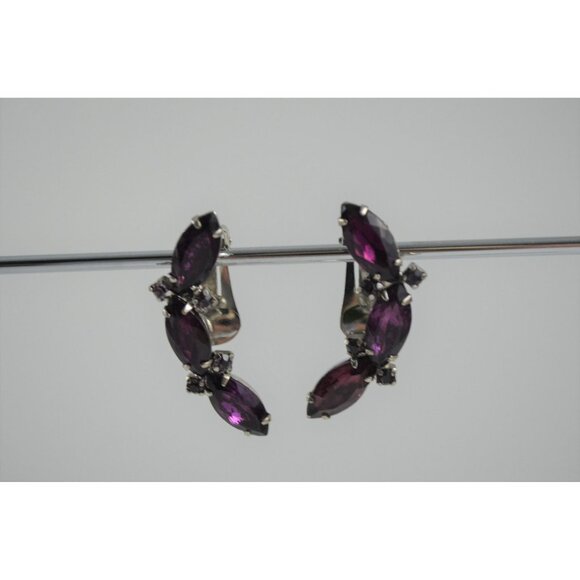 CURVED Purple Rhinestone Vintage  Clip Earrings Silvertone Navettes Chatons - Picture 6 of 8